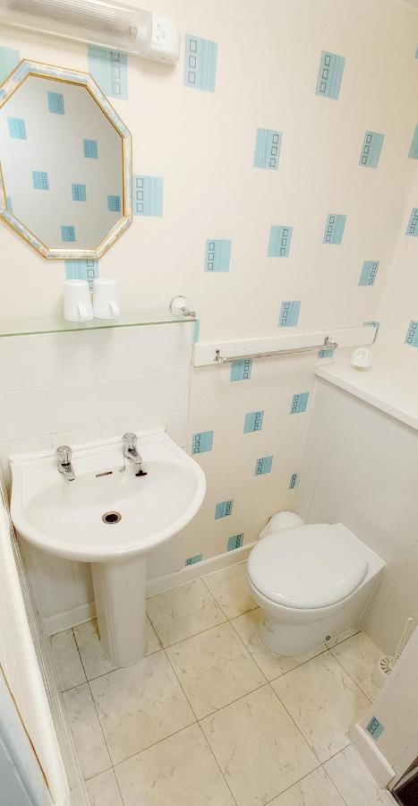 Lily Hotel Μπλάκπουλ Εξωτερικό φωτογραφία