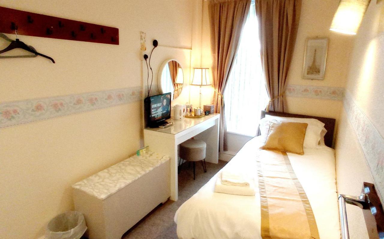 Lily Hotel Μπλάκπουλ Εξωτερικό φωτογραφία