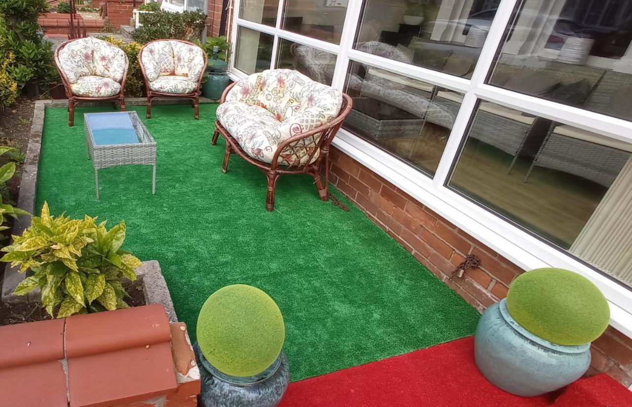 Lily Hotel Μπλάκπουλ Εξωτερικό φωτογραφία